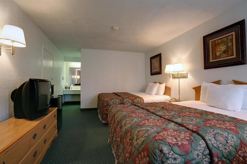 Americas Best Value Inn Uvalde Room photo