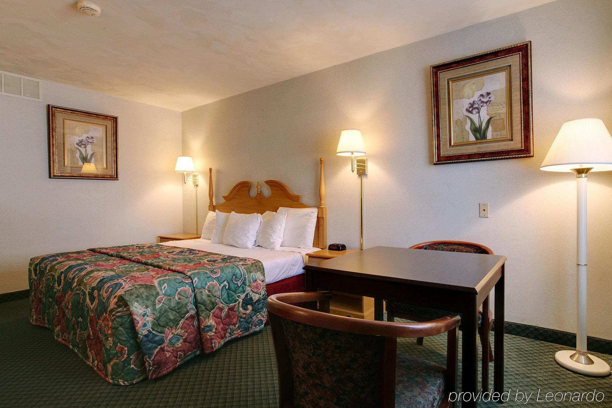 Americas Best Value Inn Uvalde Room photo